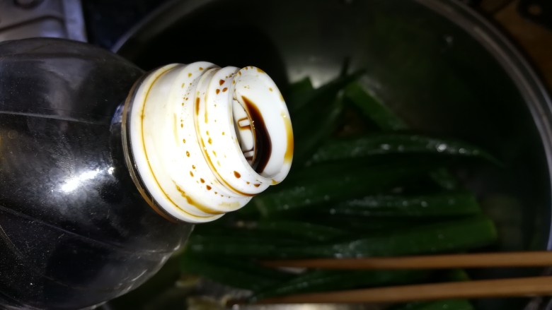 夏天最受欢迎的凉拌菜,植物伟哥,凉拌秋葵,你值得拥有,加<a style='color:red;display:inline-block;' href='/shicai/ 692'>酱油</a>