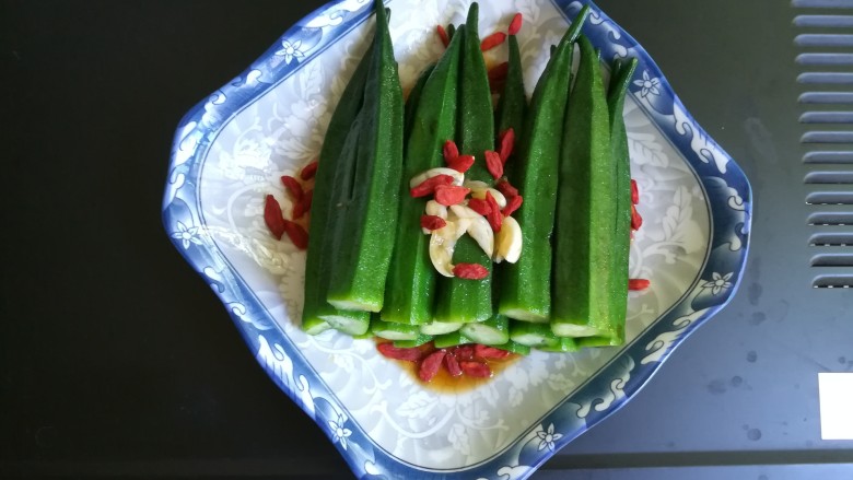 夏天最受欢迎的凉拌菜,植物伟哥,凉拌秋葵,你值得拥有,看着是不是很有食欲?