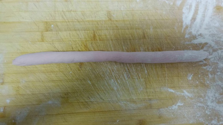 苋菜猪肉饺子,戳成长条。