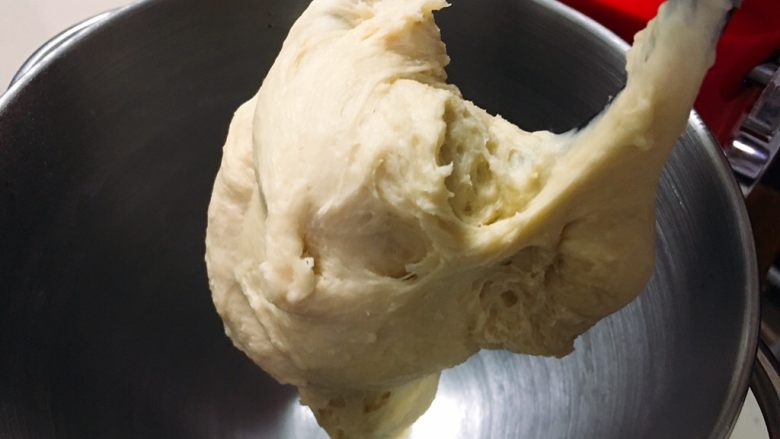 原味吐司,揉面20分钟,每隔10分钟厨师机休息,天气热的关系。