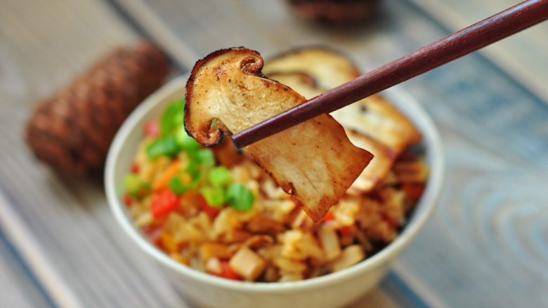 松茸饭,黄油煎松茸+松茸饭,香气袭人;