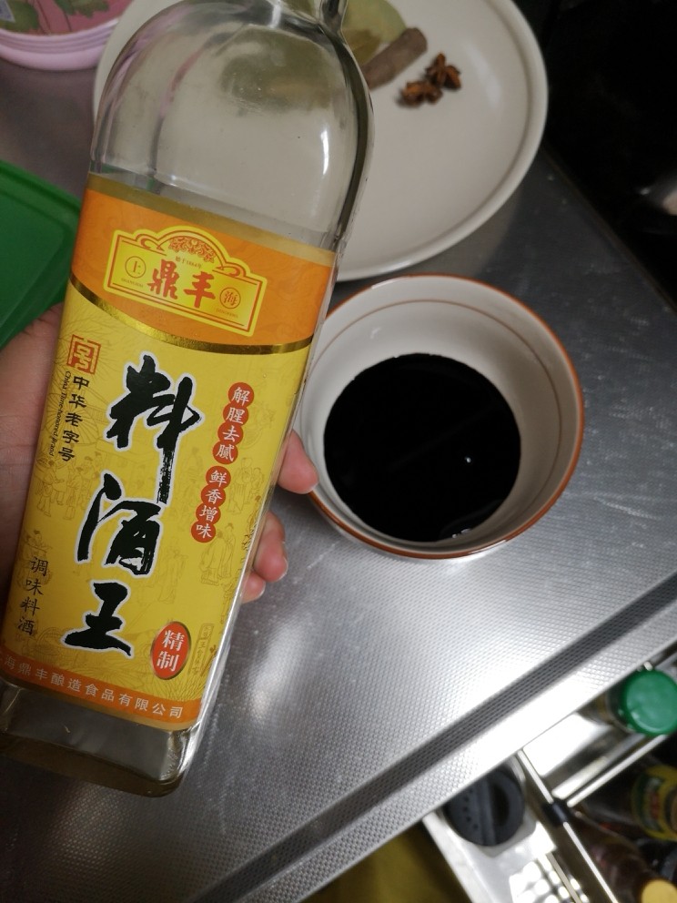 飘香茶鸡蛋,少许<a style='color:red;display:inline-block;' href='/shicai/ 718'>料酒</a>