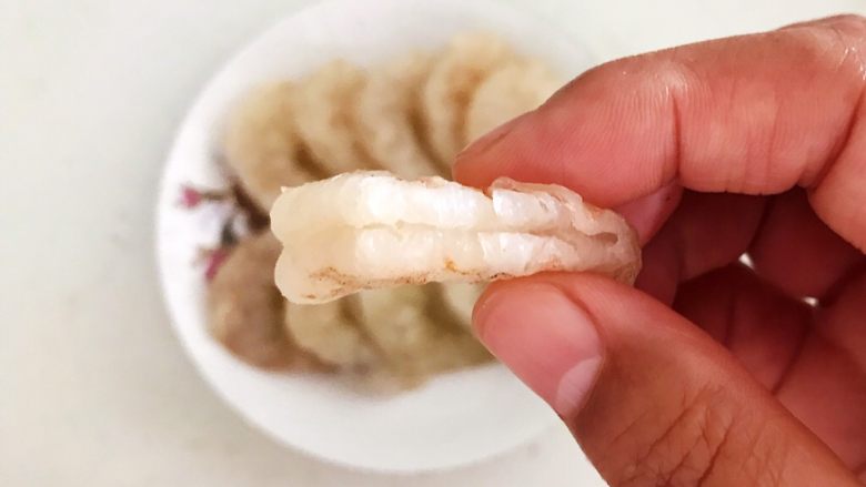 10分钟快手菜 凉拌蒜蓉虾仁西蓝花,挑出虾线