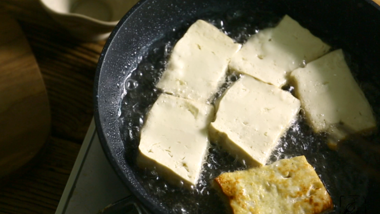 简单几步,教你用普通食材做出高逼格食物,○ 一面煎黄后翻面