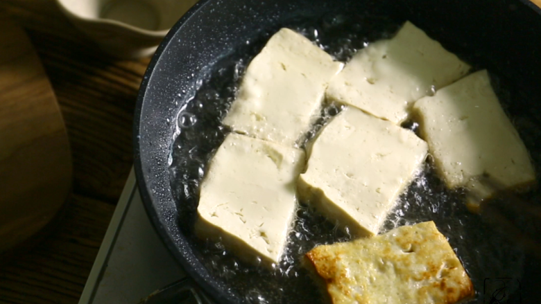 简单几步，教你用普通食材做出高逼格食物,○ 一面煎黄后翻面