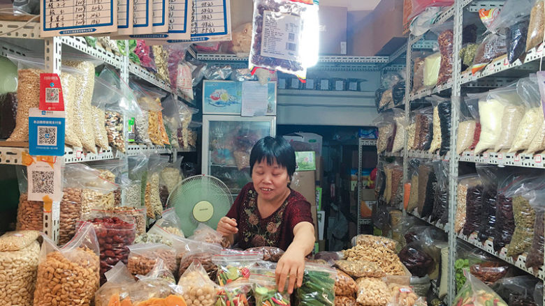 在北京，你一定要去一次三源里菜市场