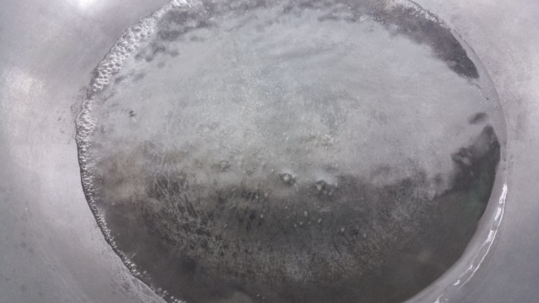 青椒培根贝壳面,今日开始煮意面,水烧开。