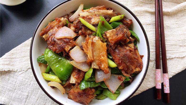 青椒炒腊排,好吃!
