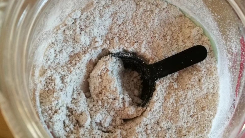 健脾养胃,红糖鸡蛋八珍饼干,以上药店均有售,比例一比一,打成粉。