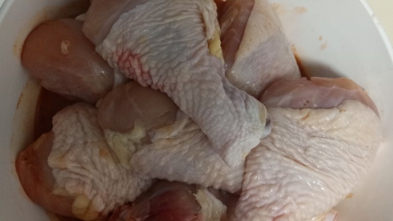 奥尔良烤鸡腿,放入鸡腿