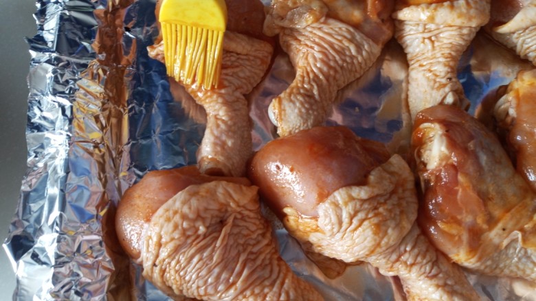 奥尔良烤鸡腿,刷在鸡腿上