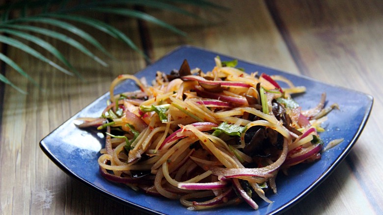 土豆丝洋葱木耳