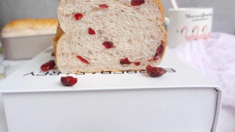蜂蜜紫米蔓越莓吐司,成品图