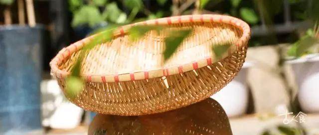【石花膏】太阳再大,敌不过一碗晶莹脆嫩的石花膏,日光下曝晒,以除去腥味及降色