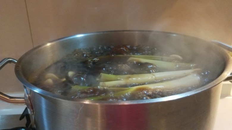 正宗酱牛肉,水位超过牛肉。