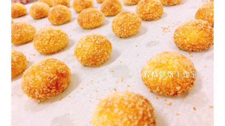 🍡黄金乳香椰丝球🍡,绝对是喜欢椰丝的小伙伴不能错过的一个小西点哦!