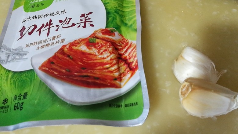 快手菜,黄瓜泡菜猪油拌面,<a style='color:red;display:inline-block;' href='/shicai/ 698'>泡菜</a>、大蒜