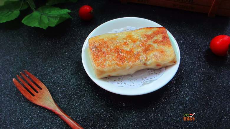 不用和面的猪肉盒子,外皮焦脆,肉馅咸香,一咬满口留香