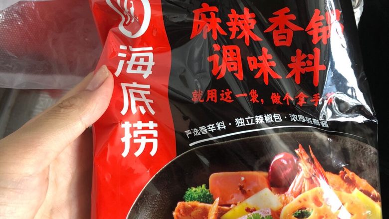 家庭烤鱼锅子💗,锅底我用的这种,有两包,一包就可以了
家里吃火锅也喜欢用这个,很好吃