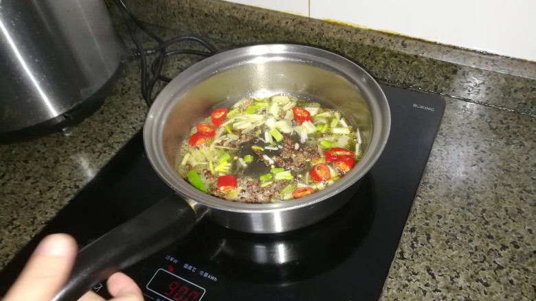 简单易学,还超级嫩滑美味的油泼牛肉,加入<a style='color:red;display:inline-block;' href='/shicai/ 864'>蒸鱼豉油</a>