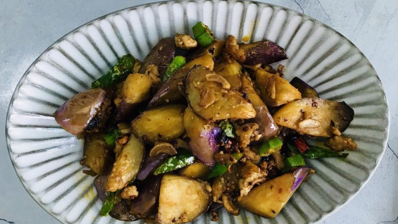 私房肉沫茄子,成品茄子入味又很下饭哟!
