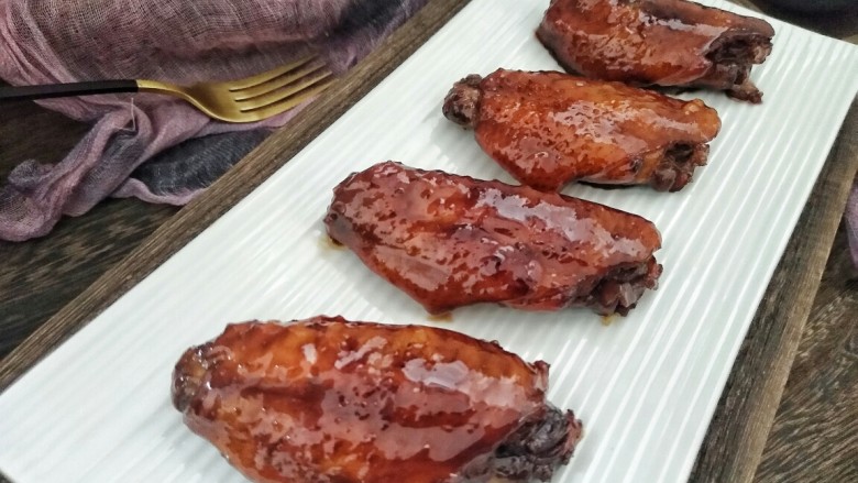 吃完可以飞的可乐鸡翅,信我你就对了,最后装盘开吃啦~~