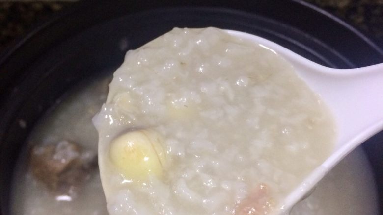 清心降火又补钙: 莲子咸骨粥,13.粥煲好啦!