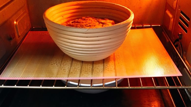 芝麻核桃黑麦包,送入烤箱两次发酵,方法同上也是60分钟。