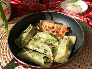 磷虾韭菜锅贴