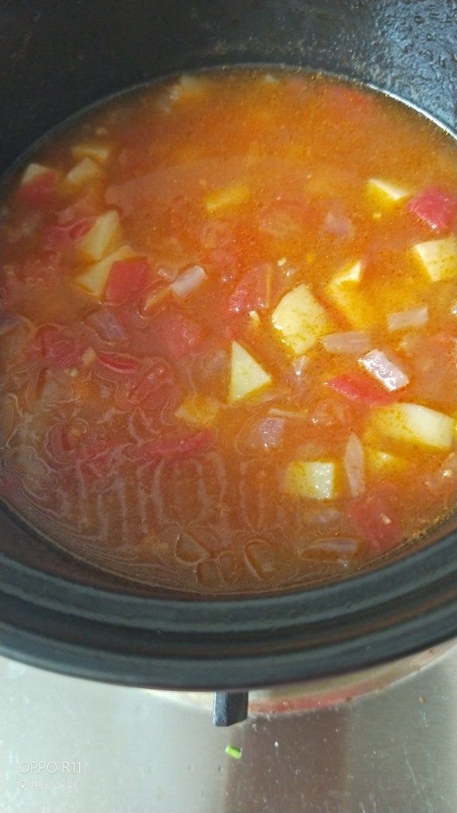 三色螺旋意面+西红柿蔬菜浓汤营养套餐,蔬菜汤里的西红柿,土豆煮烂就可以