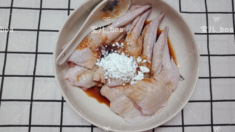 糯米酿鸡翅,加入所有的配料,除<a style='color:red;display:inline-block;' href='/shicai/ 865'>蜂蜜</a>