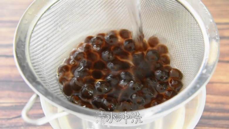 不用外出排队,在家也能搞定“网红脏脏茶”,清水冲洗。