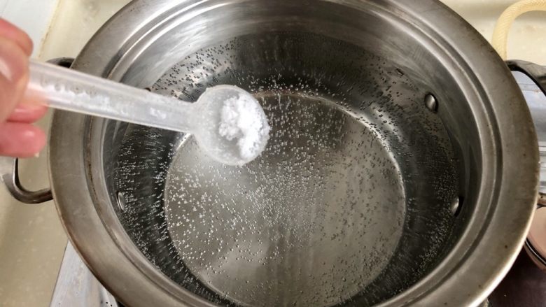 夏日惹味小菜系列➕雪菜肉末炒毛豆,坐锅烧水,水开放入少许食盐