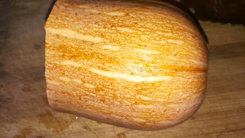 惟妙惟肖的南瓜饼,和我一起做起来,好吃不上火,大大的<a style='color:red;display:inline-block;' href='/shicai/ 53'>南瓜</a>,切下一小截就足矣