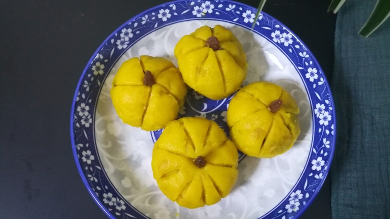 惟妙惟肖的南瓜饼,和我一起做起来,好吃不上火,朋友圈里,好评如潮哦,有说很可爱的,有说像艺术品的,有说很漂亮的,有哦说想吃的……