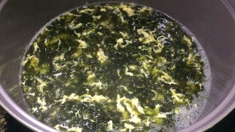 虾米紫菜鸡蛋汤,三分钟就煮好啦!