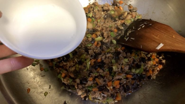 “双嫩”合璧,五彩纳福➕彩蔬肉末豆腐蒸蛋,转大火淋上少许水淀粉