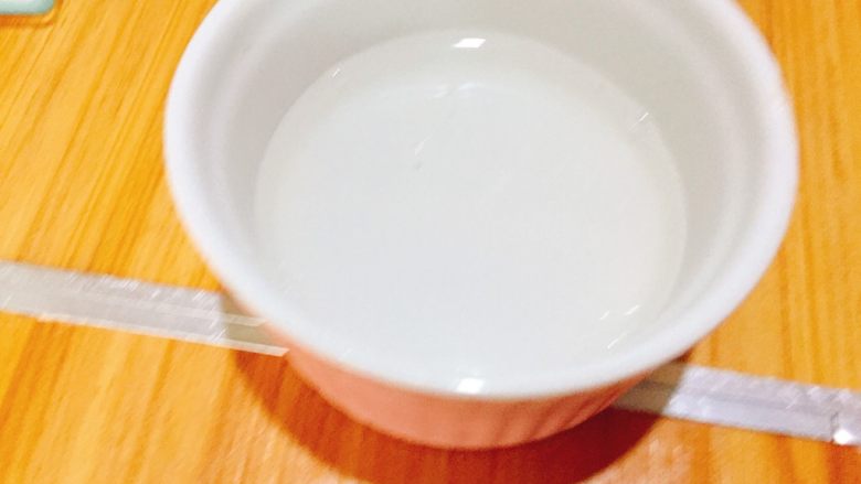 零失败+自制缤纷果冻,这个弄小点碗,微微凝固一点点