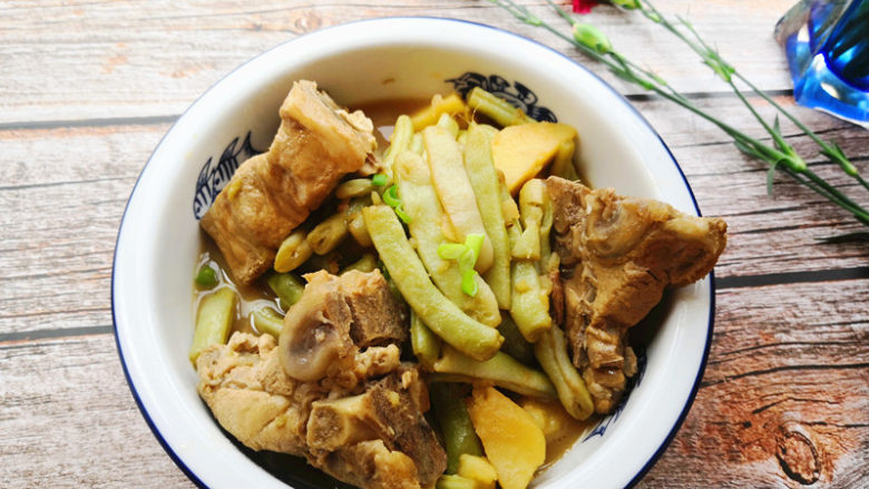 脊骨土豆炖豆角