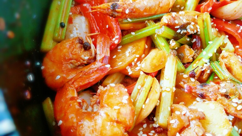 麻辣鲜香~素食干锅虾,立即关火,可以撒点酒鬼花生或白芝麻