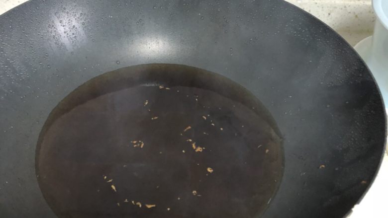 不可思议的菜:脆炸平菇,尽量捞干净,然后大火再加热