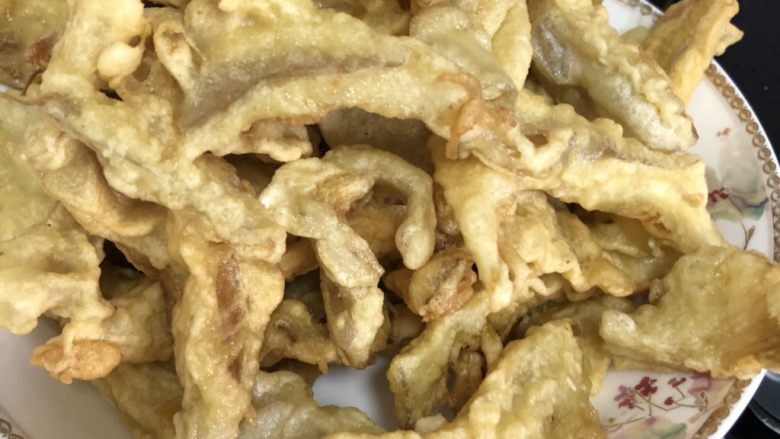 不可思议的菜:脆炸平菇,炸过第一遍