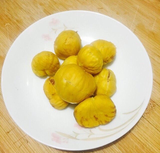 板栗如何去硬壳与毛壳？有什么快速简单不伤指甲的办法嘛？