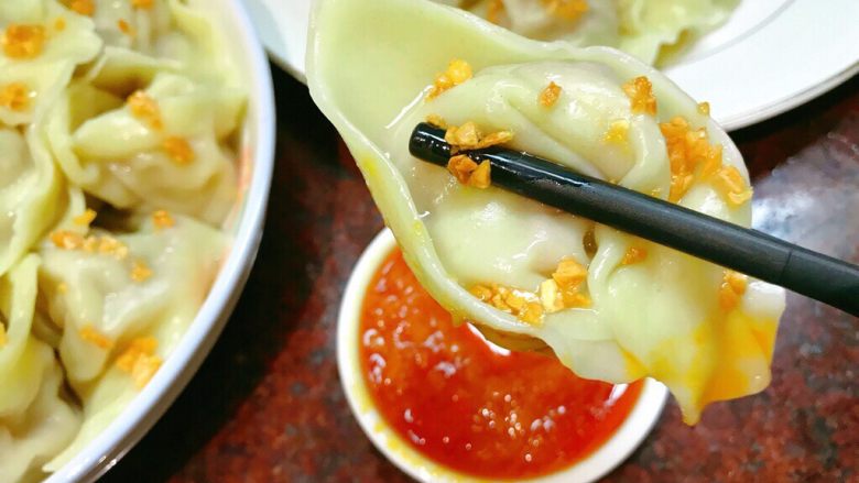 白菜肉末饺子,成品,来一个。