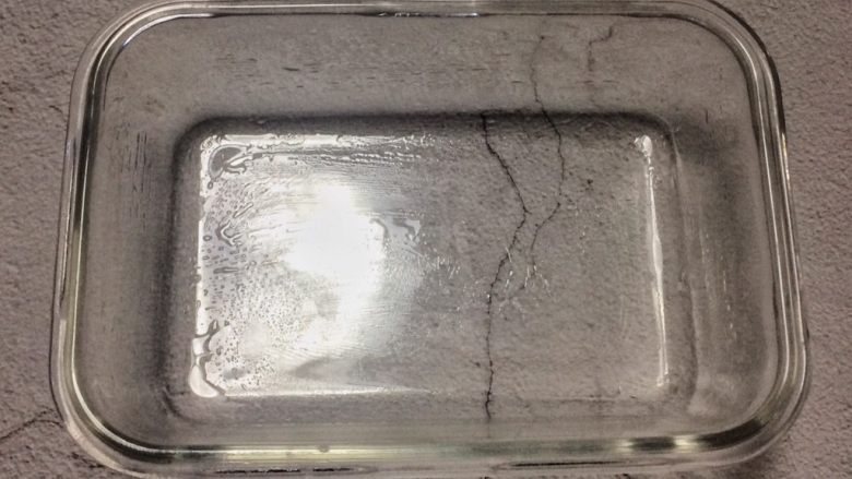 小孩零食&减肥加餐: 甜玉米牛奶糕,容器提前抹油。
建议使用玻璃容器,好脱模。