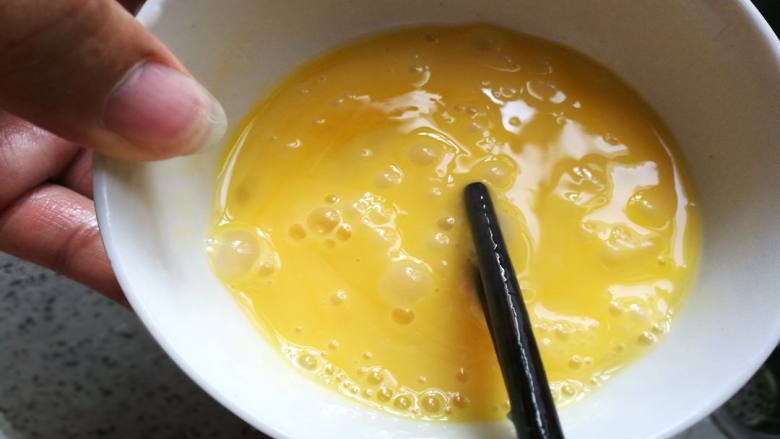 杂蔬糙米蛋炒饭:你减脂的小心思它都知道,鸡蛋打散