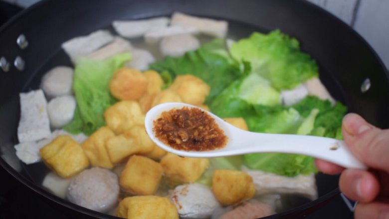 㷄汁,加入蒜头油,等再次烧开
