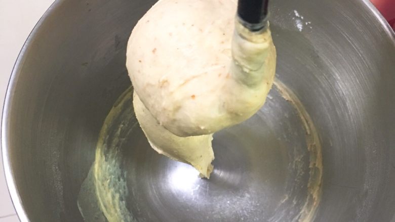 海苔肉松全麦包,面团硬湿度决定是否能够脱模,以前太湿太干都出不了膜,现在的面团每次都能出膜。