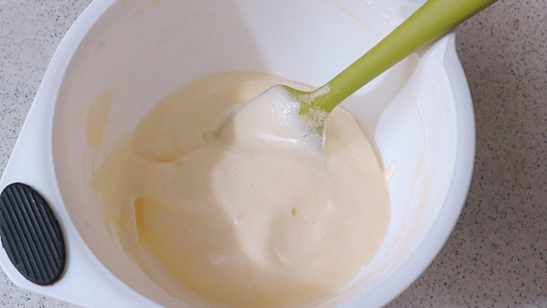 适合一个人慢慢品味滴【杯子提拉米苏】,轻轻搅拌均匀,使其混合