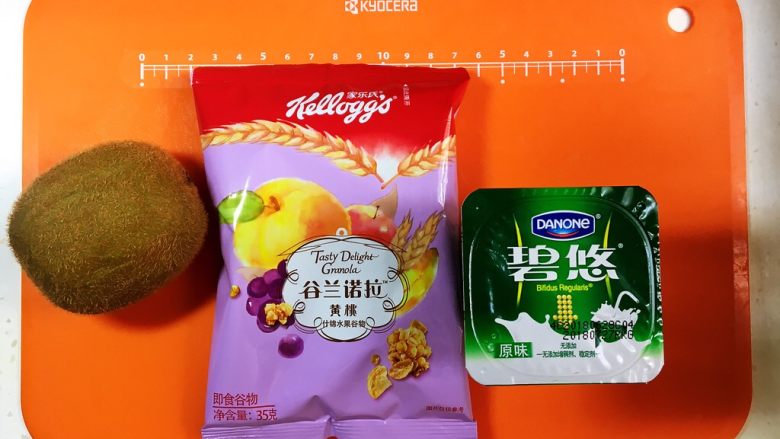 3分钟的水果酸奶,备料,没有谷兰可以换成坚果仁